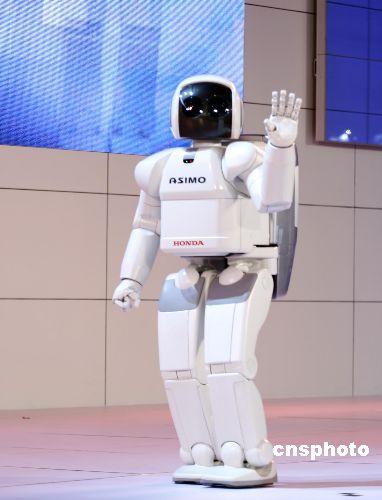 图文：独立行走式机器人惊艳亮相广州车展