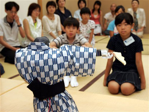 科技时代_组图：日本机器人舞蹈家穿着和服表演舞蹈