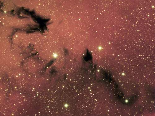 科技时代_科学家拍到银河系中心酷似“中国龙”的星云