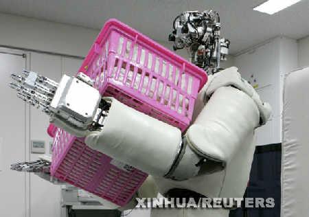 日本人形机器人可抱起30公斤重物(图)