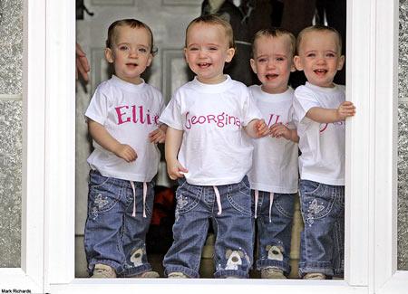 英国唯一的同卵四胞胎姐妹
