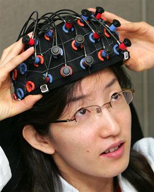资料图：日本日立公司开发出脑控电子装置技术