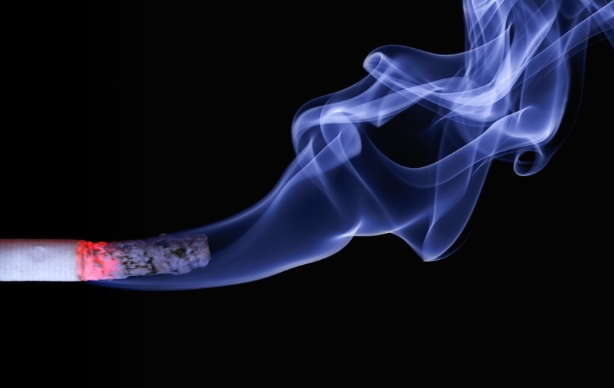 二手烟危害大！童年接触二手烟增加成年后死于肺病的风险