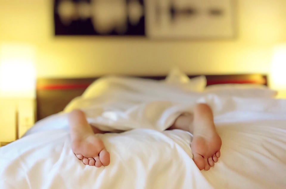一百万成人荟萃分析发现：每天睡眠6-8小时足够，过多过少都有害