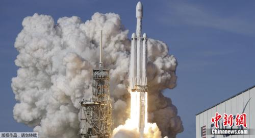 “猎鹰9”火箭携多颗铱星通讯公司卫星发射升空