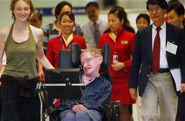 科技时代_霍金在香港称人类要生存就需要移民太空(图)