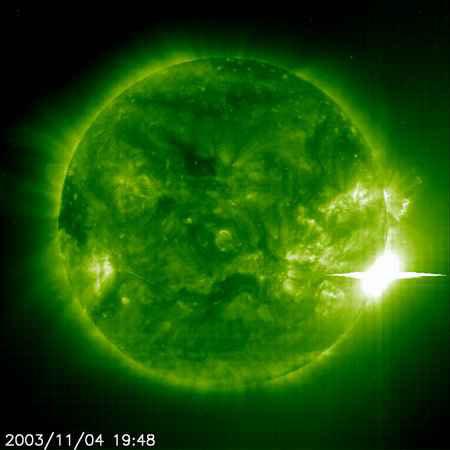 科技时代_太阳耀斑烧毁手机纯属胡说 明日可放心用手机
