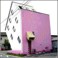 屋顶触地的135角楼