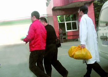妻欲借亡夫冷冻精子受孕 全国首例存精术进行