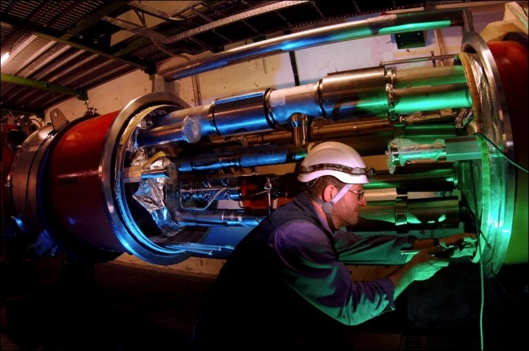 LHCb“企鹅衰变”异常,粒子物理或迎突破