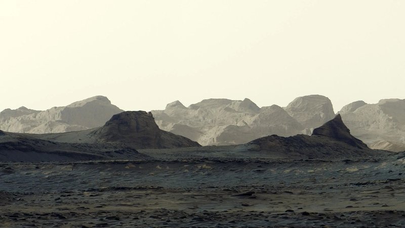 NASA好奇号火星车拍摄壮丽全景：夏普山惊现神秘悬崖地貌