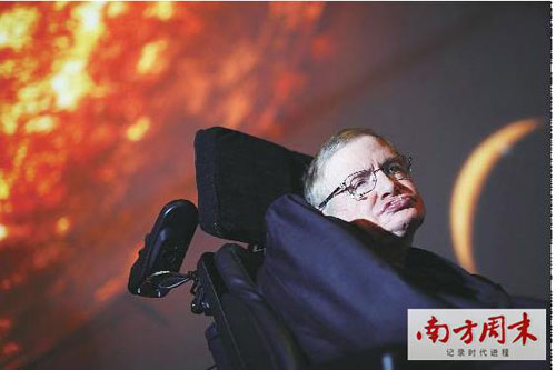 神学和科学的争论，持续了数百年。霍金用他仅剩的两个能活动的手指，又搅起一个大漩涡。CFP/图