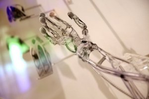 科学家用3D打印机制造“终结者机械手臂”