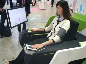 夏普公司新技术：坐在椅子上就可以进行全面健康检查