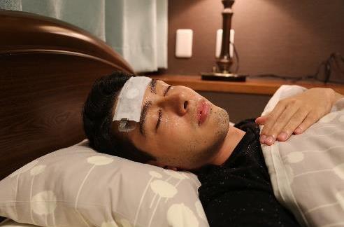 大脑状态随时看！日本研发膏药式脑电波传感器