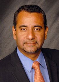 Luis E. Raez
