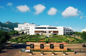世界营养基因组学学会主席Artemis P. Simpoulos博士青岛大学做学术报告