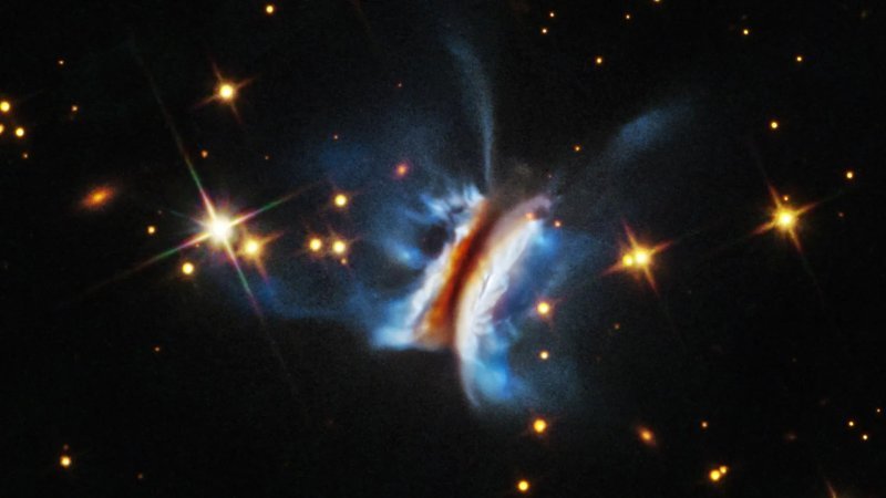 哈勃揭示巨型混沌行星摇篮前所未见
